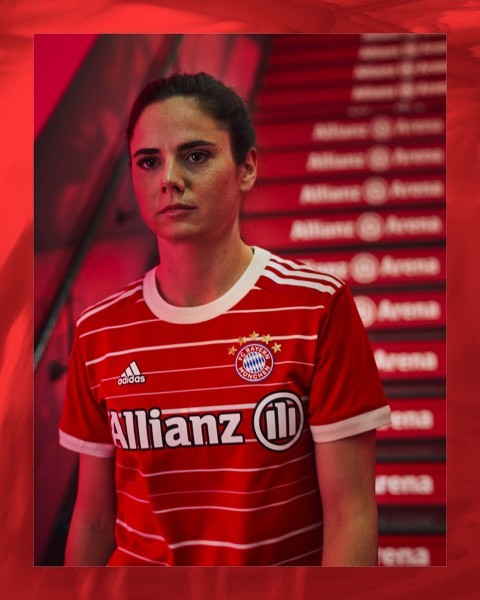 Maglia FC Bayern München Stanisic 44 Divisa Prima 2022/23 Manica Lunga